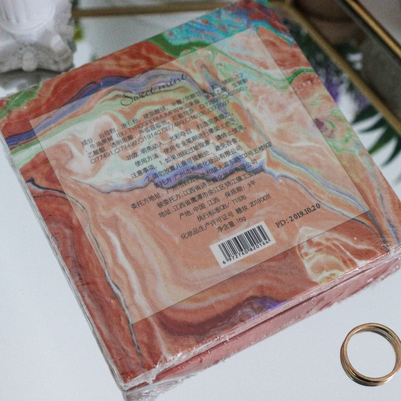 Sweet Mint - Deep Deep Sea 16 Shimmer Glitter Matt Eyeshadow Palette - Picture 2 of 3